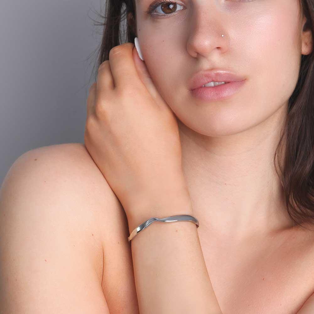 ΓΥΝΑΙΚΕΙΑ ΑΤΣΑΛΙΝΗ ΧΕΙΡΟΠΕΔΑ ΣΕ ΑΣΗΜΙ ΧΡΩΜΑ THE STEEL CHOICE (B02310T)